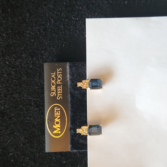 Monet vintage earrings - Picture 2 of 3